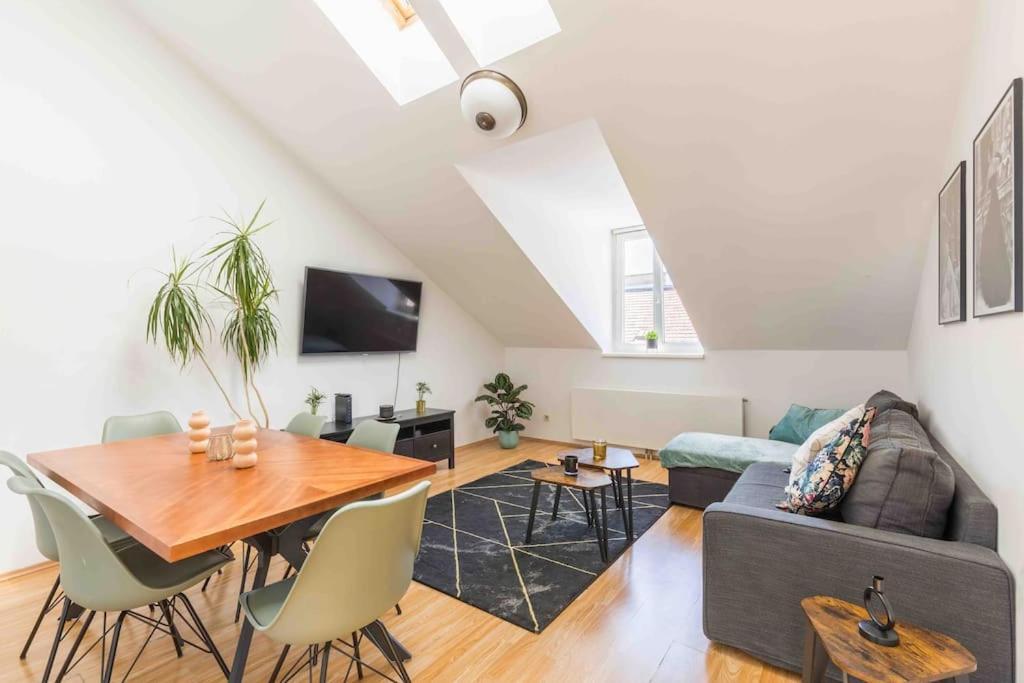 Modern Colonial Style, Central, Rooftop, Bbq Wina Bagian luar foto