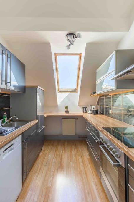 Modern Colonial Style, Central, Rooftop, Bbq Wina Bagian luar foto
