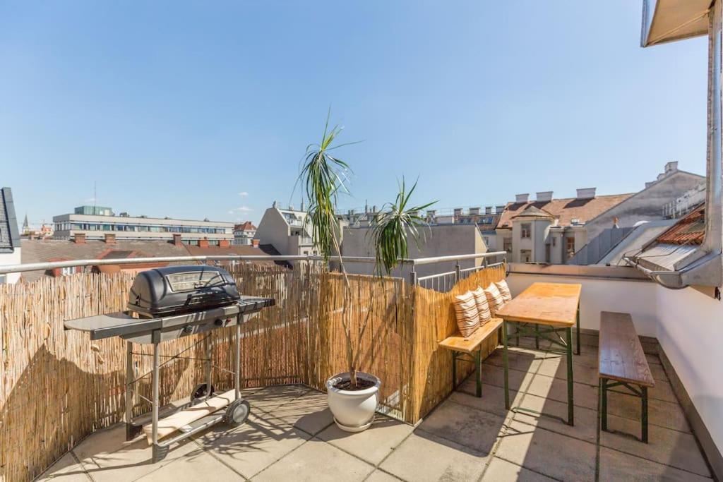 Modern Colonial Style, Central, Rooftop, Bbq Wina Bagian luar foto