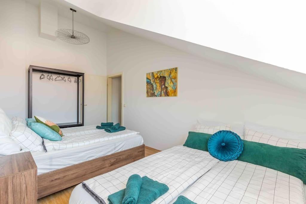 Modern Colonial Style, Central, Rooftop, Bbq Wina Bagian luar foto